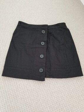 Club Monaco Classic Skirt • Size 4 • Versatile & Chic